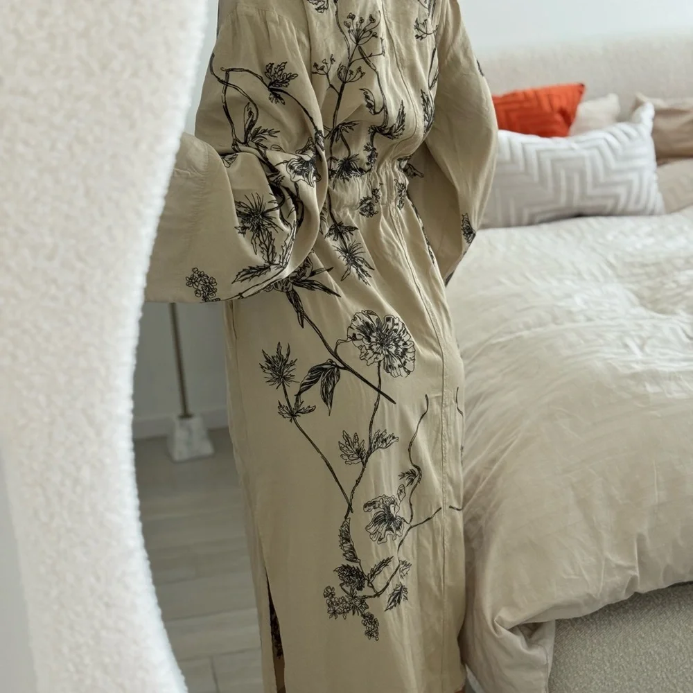 Floral Print Kimono Robe - Black and Tan. Size S-M. Premium collection H&M. - Picture 5 of 12
